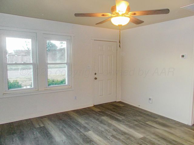 507 Clark Avenue, Stinnett, TX 79083