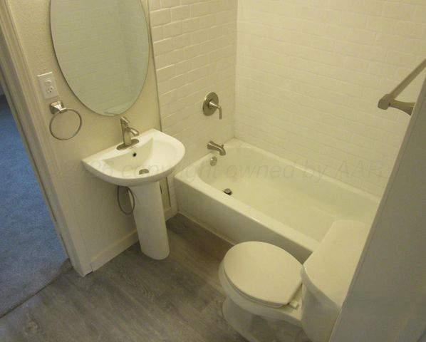 507 Clark Avenue, Stinnett, TX 79083