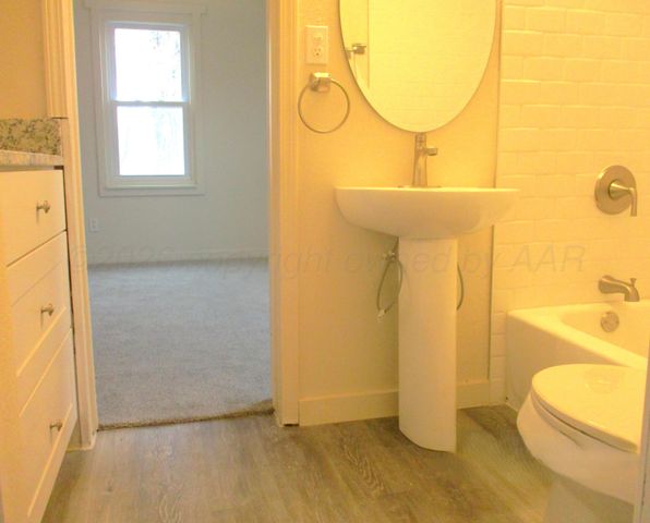 507 Clark Avenue, Stinnett, TX 79083