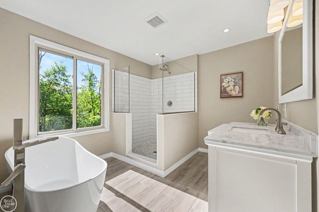 755 E Romeo Road, Leonard, MI 48367