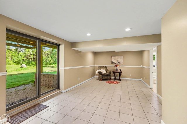 755 E Romeo Road, Leonard, MI 48367