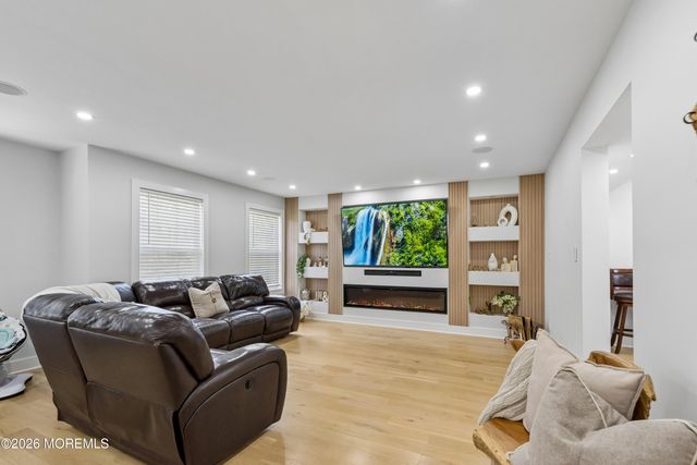 7 Andrew Street, Howell, NJ 07731
