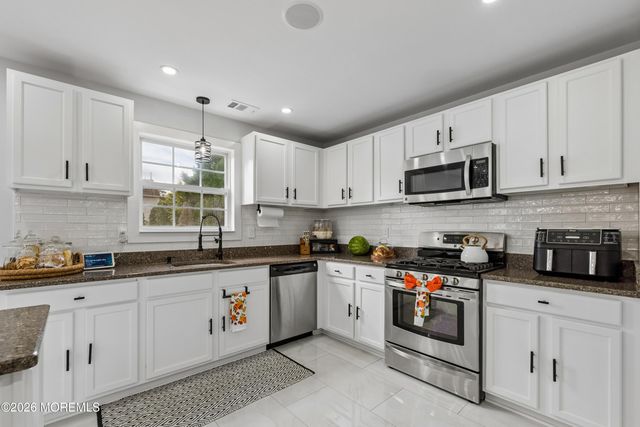 7 Andrew Street, Howell, NJ 07731