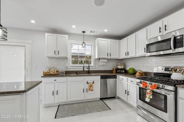 7 Andrew Street, Howell, NJ 07731