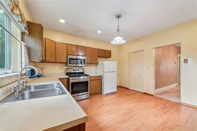 373 Copperfield Ave, Carrick, PA 15210