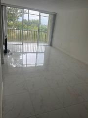 8870 Fontainebleau Blvd 401, Miami, FL 33172