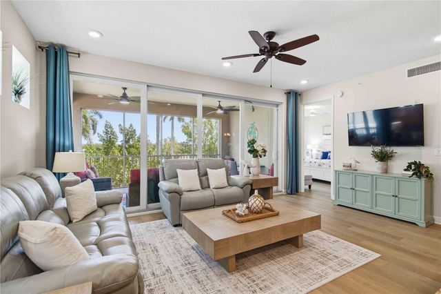 395 ARUBA CIRCLE 102, Bradenton, FL 34209