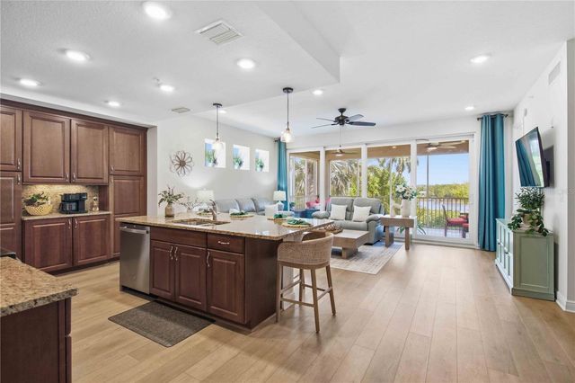 395 ARUBA CIRCLE 102, Bradenton, FL 34209