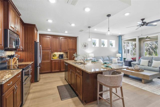 395 ARUBA CIRCLE 102, Bradenton, FL 34209