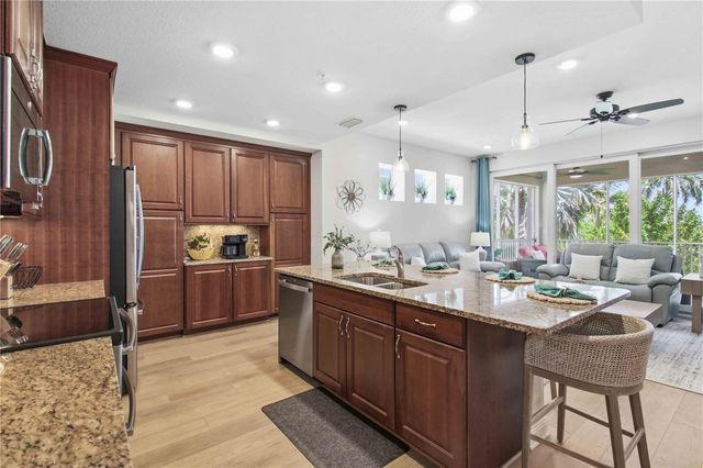 395 ARUBA CIRCLE 102, Bradenton, FL 34209