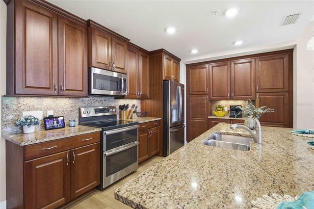 395 ARUBA CIRCLE 102, Bradenton, FL 34209