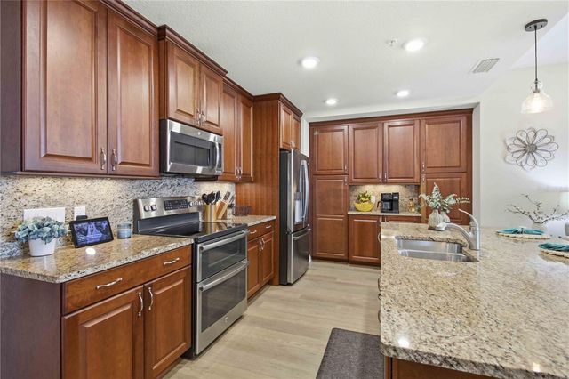 395 ARUBA CIRCLE 102, Bradenton, FL 34209