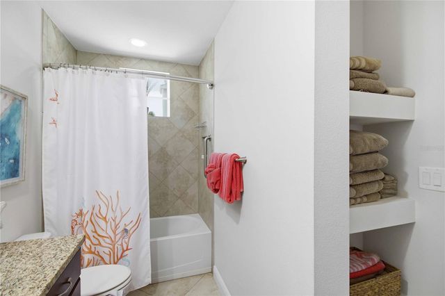 395 ARUBA CIRCLE 102, Bradenton, FL 34209