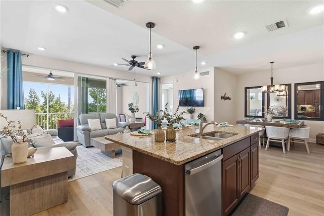 395 ARUBA CIRCLE 102, Bradenton, FL 34209