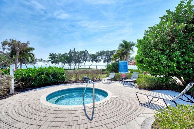 395 ARUBA CIRCLE 102, Bradenton, FL 34209