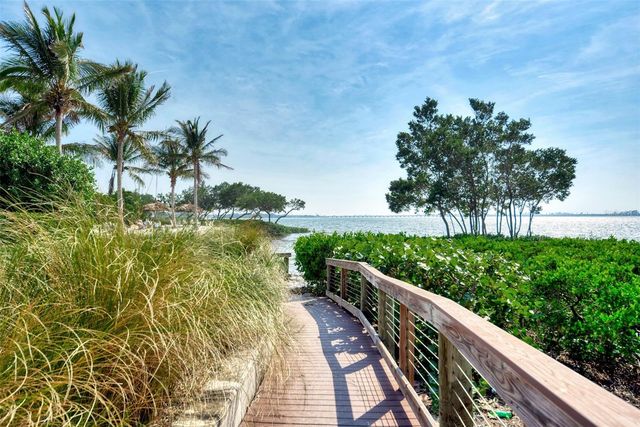 395 ARUBA CIRCLE 102, Bradenton, FL 34209