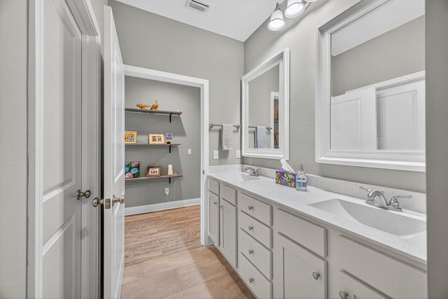 61B 6Th Street, Shalimar, FL 32579