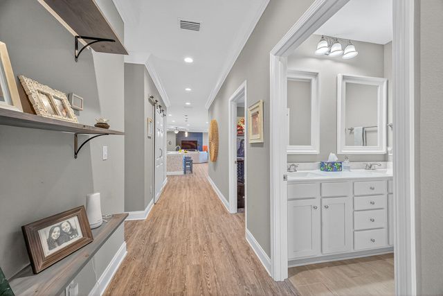 61B 6Th Street, Shalimar, FL 32579