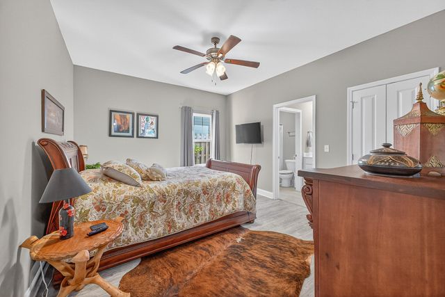 61B 6Th Street, Shalimar, FL 32579