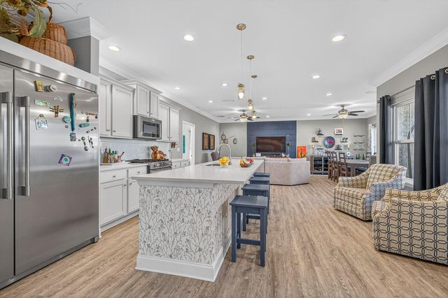 61B 6Th Street, Shalimar, FL 32579