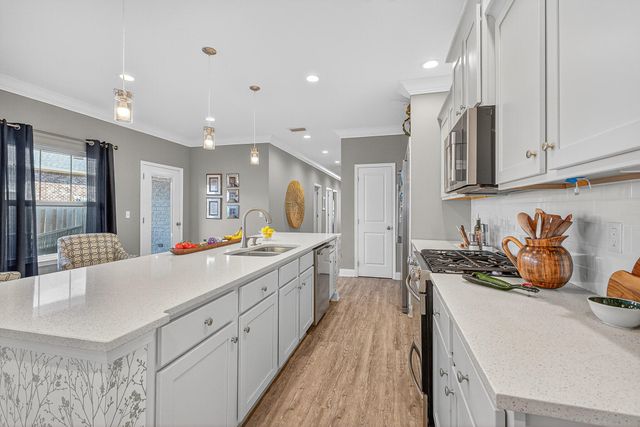 61B 6Th Street, Shalimar, FL 32579