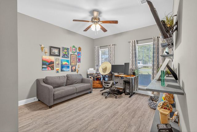 61B 6Th Street, Shalimar, FL 32579