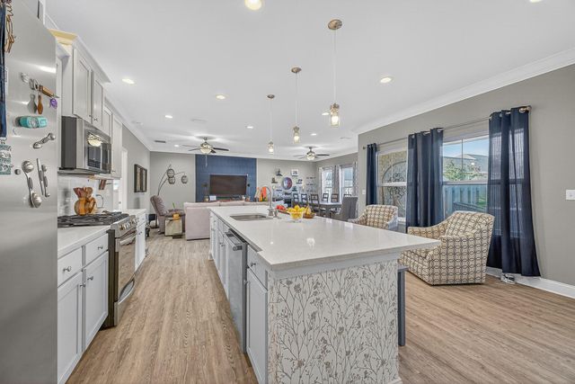 61B 6Th Street, Shalimar, FL 32579