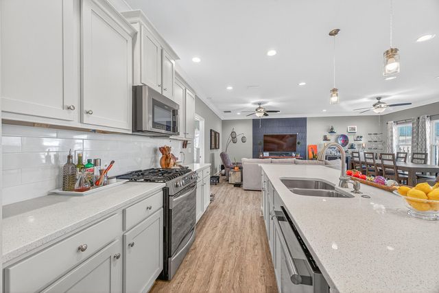 61B 6Th Street, Shalimar, FL 32579