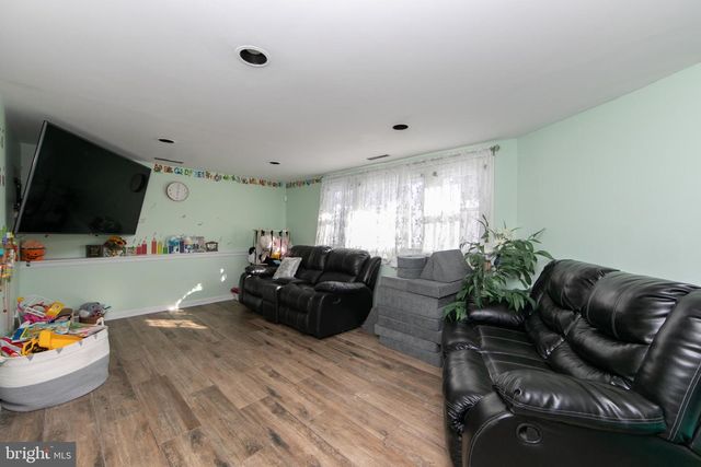 608 FOUNTAIN AVE, Cinnaminson, NJ 08077