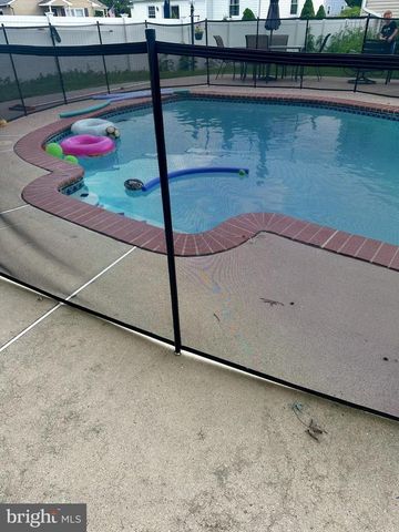 608 FOUNTAIN AVE, Cinnaminson, NJ 08077