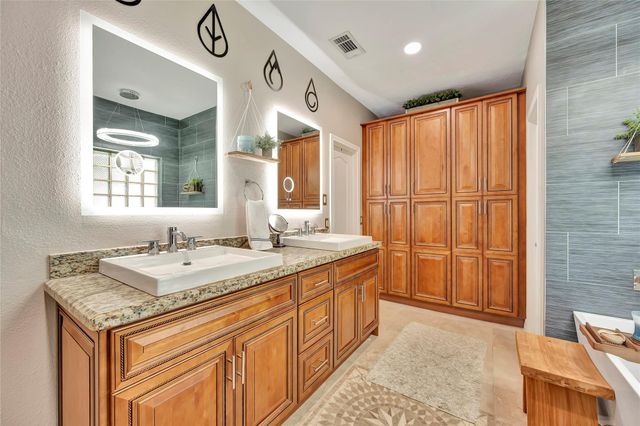 2525 Breaux Trace, Seabrook, TX 77586