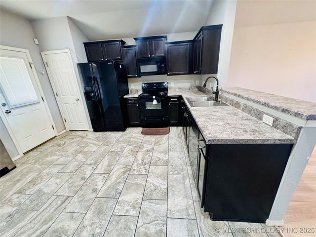 9145 S 253rd East Avenue, Broken Arrow, OK 74014