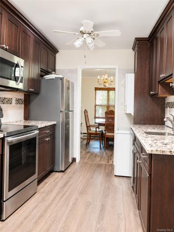 506 Alden Court N, Saint James, NY 11780
