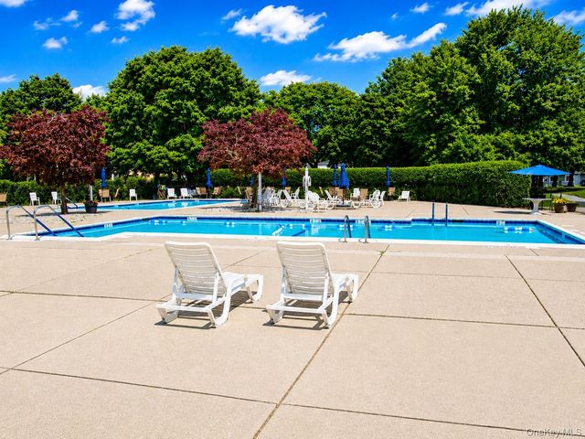 506 Alden Court N, Saint James, NY 11780