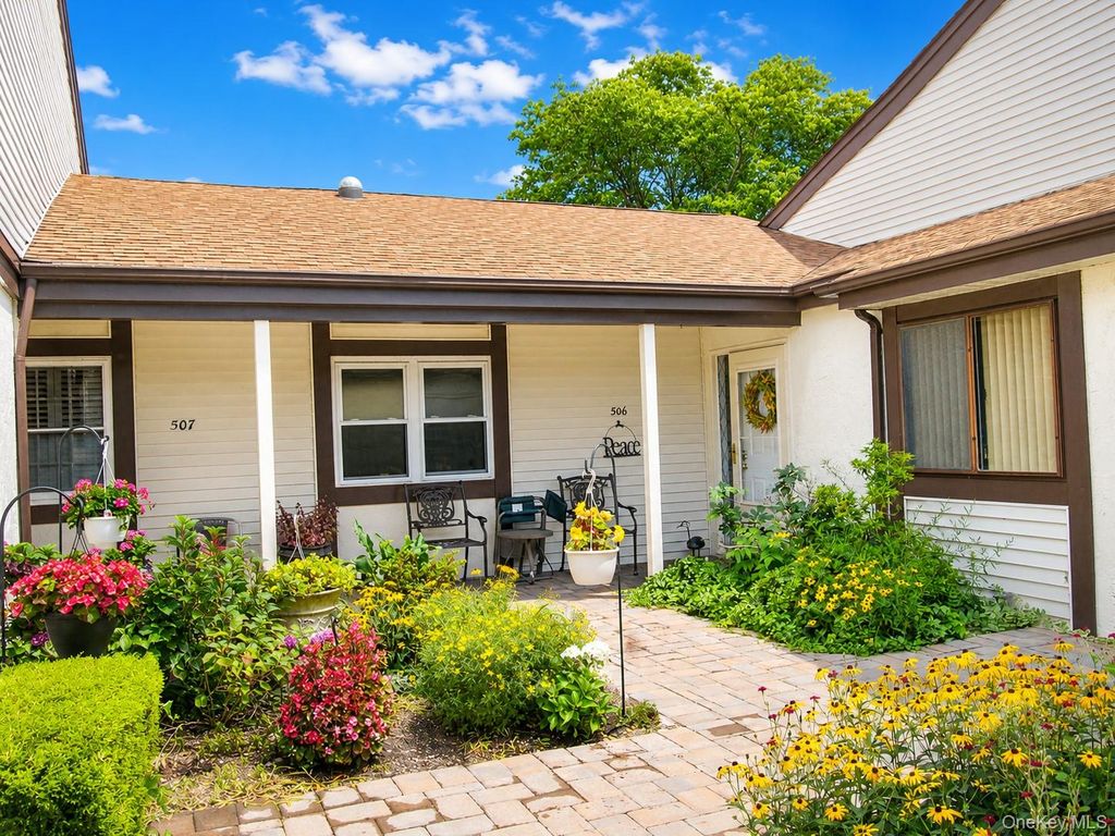 506 Alden Court N, Saint James, NY 11780