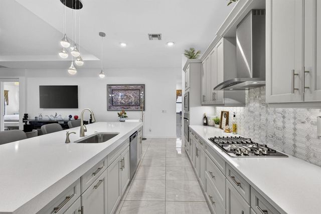 5492 St Armands Way, Westlake, FL 33470