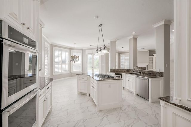 86 Pipers Walk, Sugar Land, TX 77479