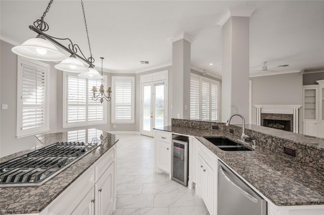 86 Pipers Walk, Sugar Land, TX 77479