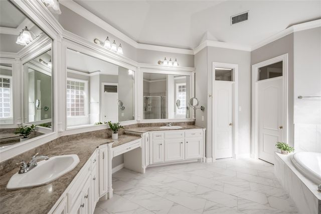 86 Pipers Walk, Sugar Land, TX 77479