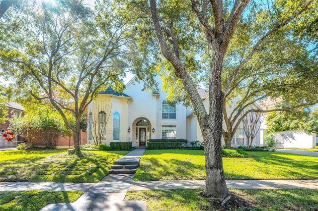 86 Pipers Walk, Sugar Land, TX 77479