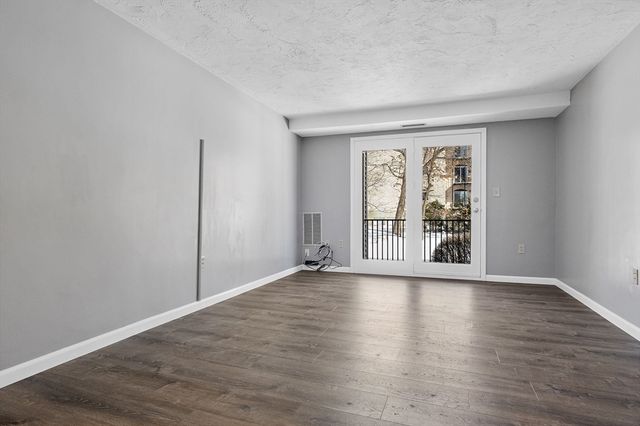 189 Littleton Rd 10, Chelmsford, MA 01824