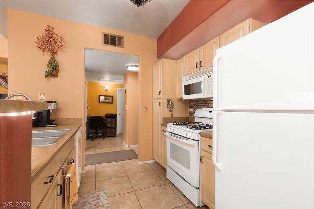 8250 North Grand Canyon Drive 1113, Las Vegas, NV 89166