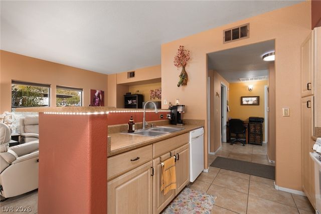8250 North Grand Canyon Drive 1113, Las Vegas, NV 89166