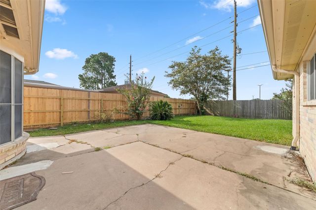 11415 Brook Meadows Lane, Stafford, TX 77477