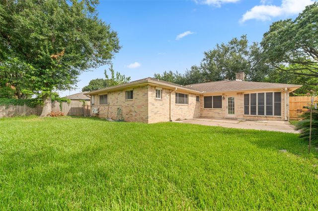 11415 Brook Meadows Lane, Stafford, TX 77477
