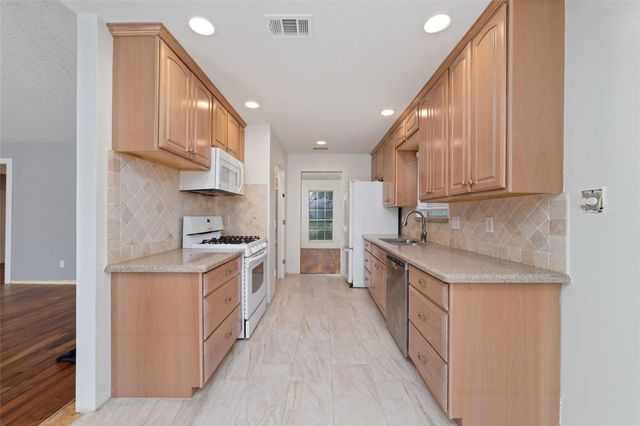 11415 Brook Meadows Lane, Stafford, TX 77477