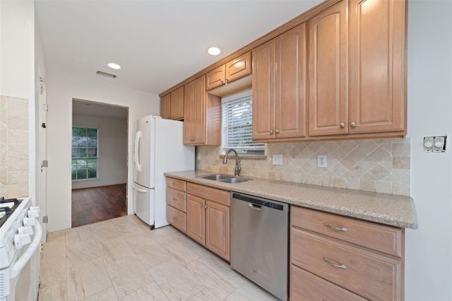 11415 Brook Meadows Lane, Stafford, TX 77477