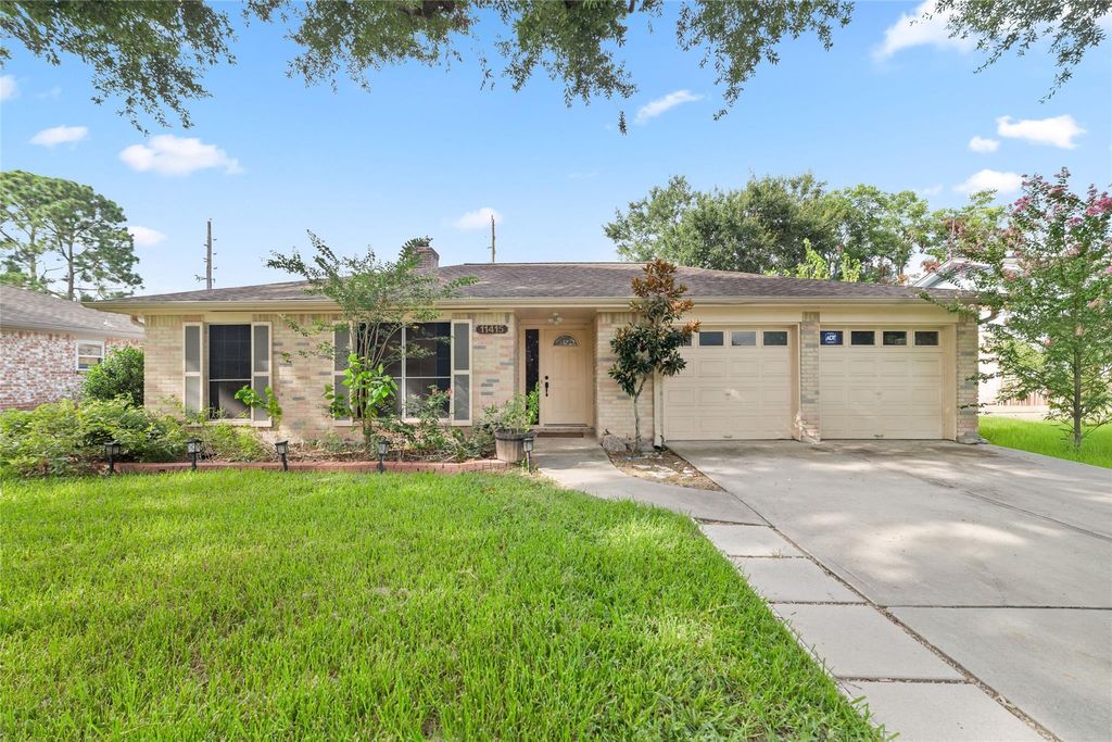 11415 Brook Meadows Lane, Stafford, TX 77477
