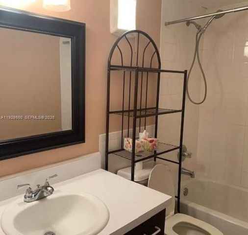 500 NE 2nd St 317, Dania Beach, FL 33004