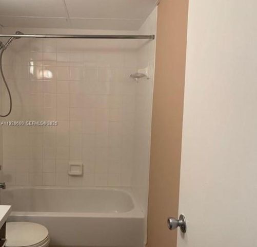 500 NE 2nd St 317, Dania Beach, FL 33004